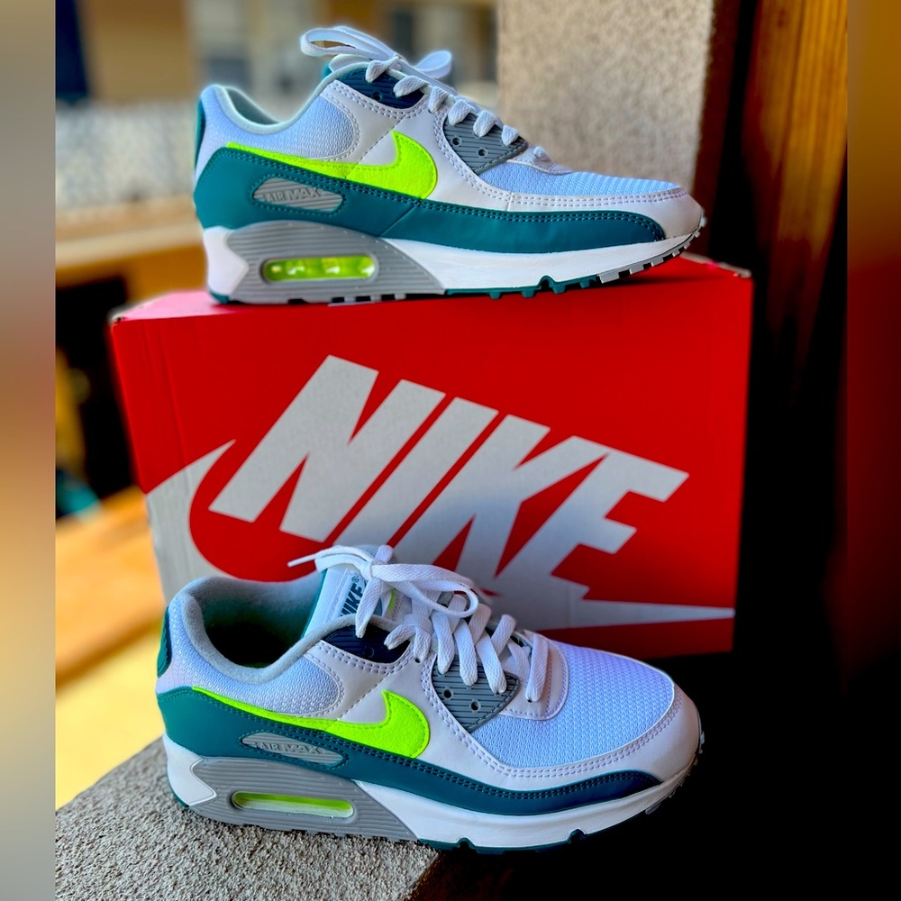 💎NIKE AiRMAX SNEAKERS💎 - Picture 1 of 4